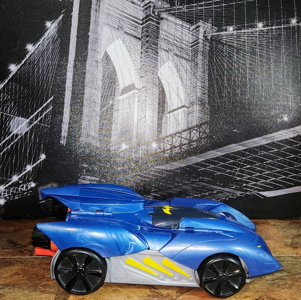 DC • 2013 • Comics • Blue Transform And Attack Batmobile Toy • Mattel. S-396